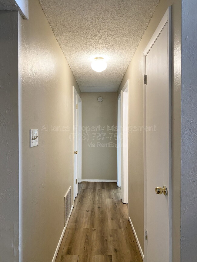 Building Photo - 6087 Del Rey Dr