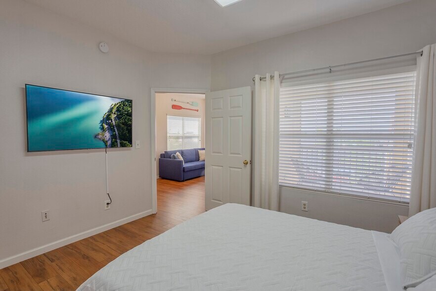 Building Photo - 10764 70th Ave