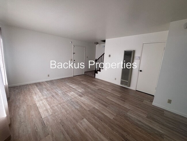 Building Photo - Wonderful newly remodeled duplex located in South Salinas