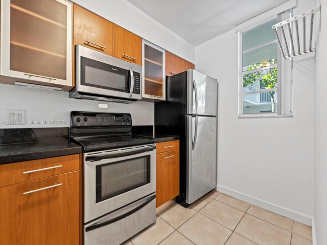 Building Photo - 750 NE 64th St