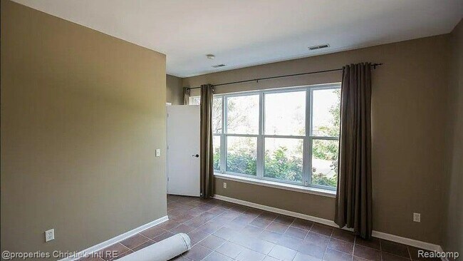 Building Photo - 76 W Bethune St