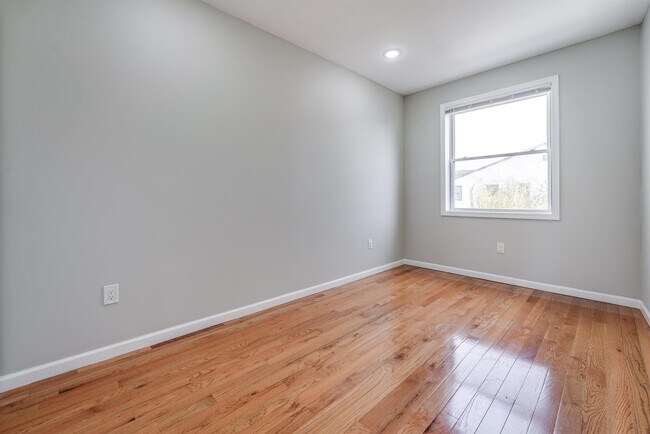 Building Photo - 222 69th St