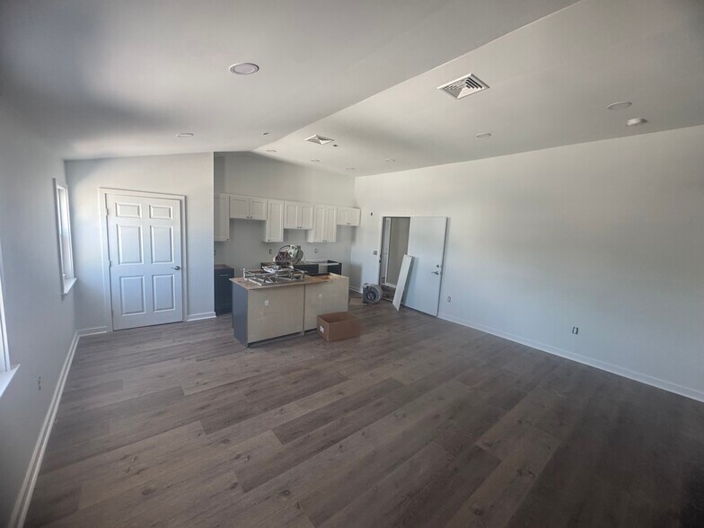 Kitchen / LR - 947 N Providence Rd