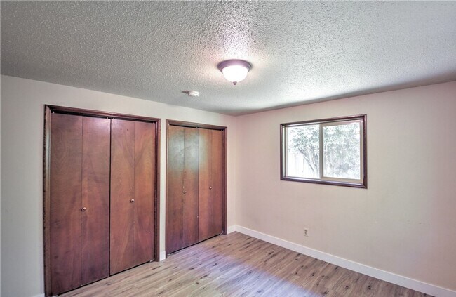 Building Photo - Desirable west side location! 2 bed/ 1.75 bath. Olympia school district