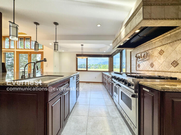 Building Photo - 990 Utica Cir