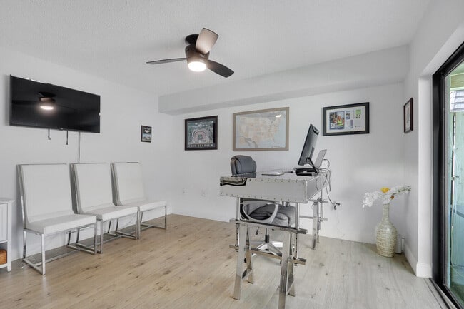 Building Photo - 1614 16th Ln