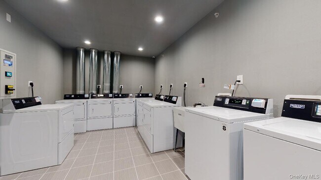 Building Photo - 138-28 Queens Blvd