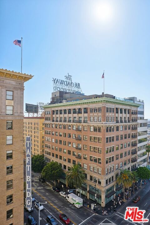 Building Photo - 6253 Hollywood Blvd