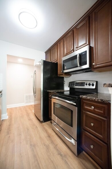 Kitchen w/ Stainless Appliances - 1101 Old Hammond Chase