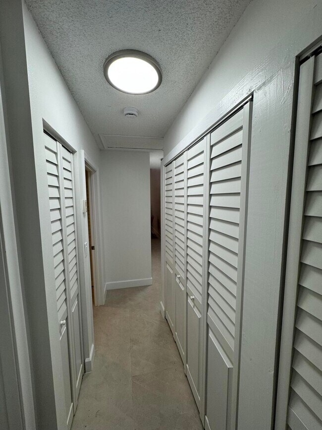 Building Photo - 1148 Summit Trail Cir