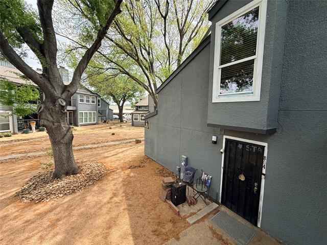 Building Photo - 9696 Walnut St