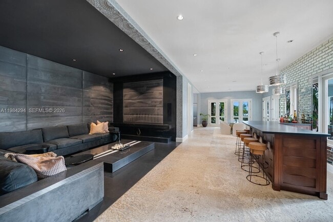 Building Photo - 16 Palm Ave