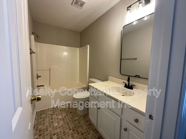 Building Photo - 1702 Marion St