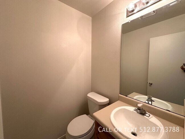 Building Photo - 2203 Creekside Ln
