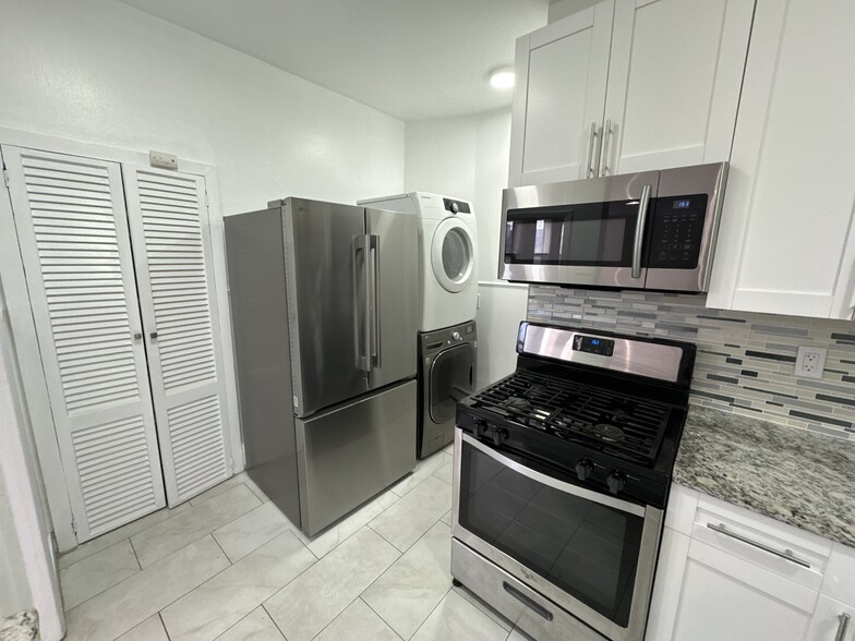 Laundry in unit - 414 Undercliff Ave