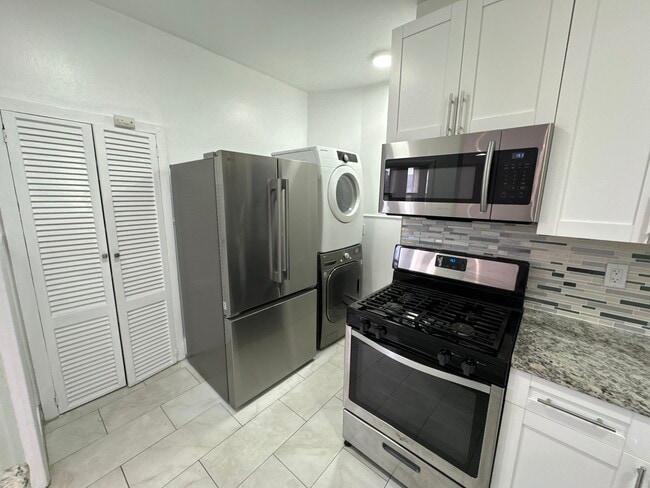 Laundry in unit - 414 Undercliff Ave