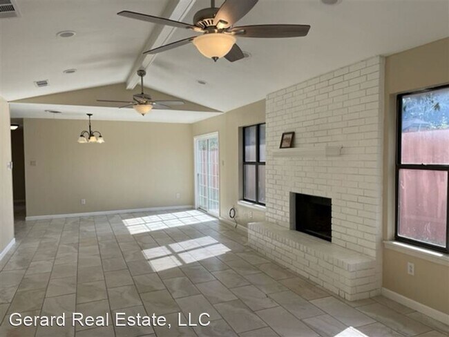 Building Photo - 3833 Rebecca Ln