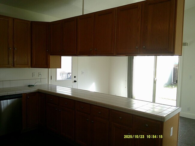 Building Photo - 1120 Tulip Ln