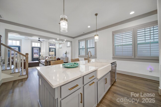 Building Photo - 567 Plowman Ln