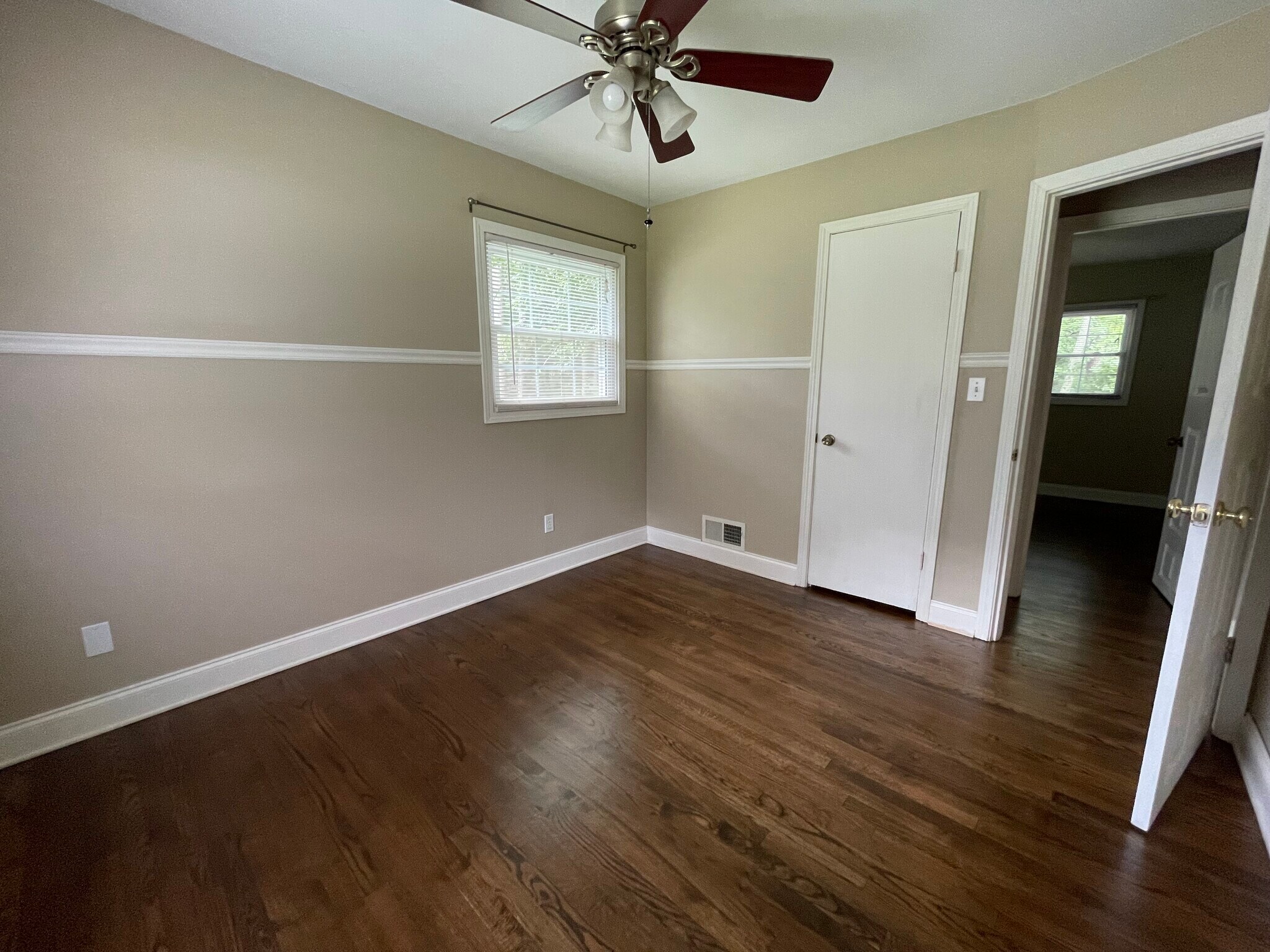 Building Photo - 956 Seville Dr