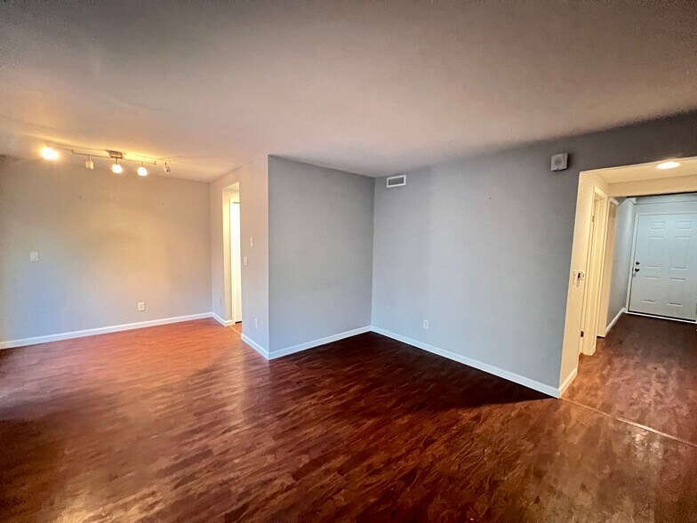 Building Photo - Bothell Landing Condo