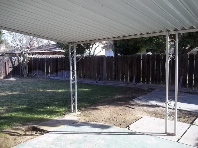 Building Photo - Amenity heavy remodeled home in older cul ...