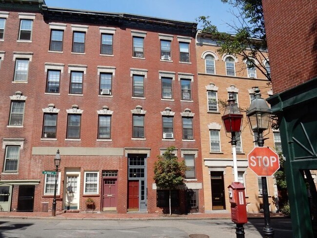Building Photo - 86 W Cedar St