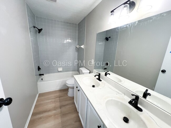 Building Photo - 709 Academy Dr