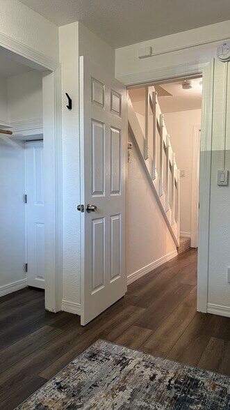 Building Photo - 1065 University Ave