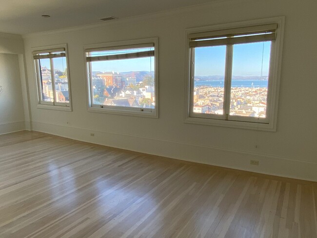 Building Photo - Epic REA - Fabulous Panoramic Bay Views-3 ...