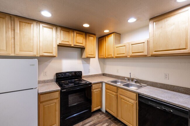 Building Photo - 271 N 3rd W