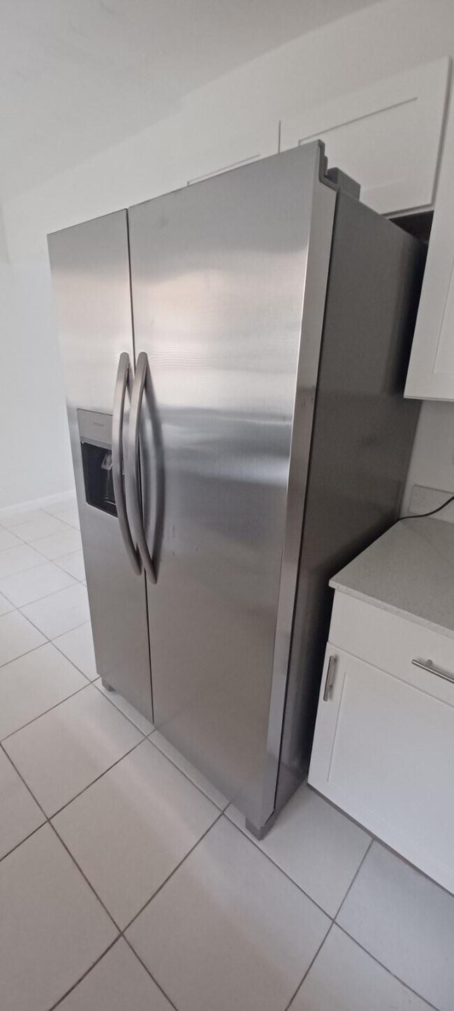 Building Photo - 1810 S 32nd St