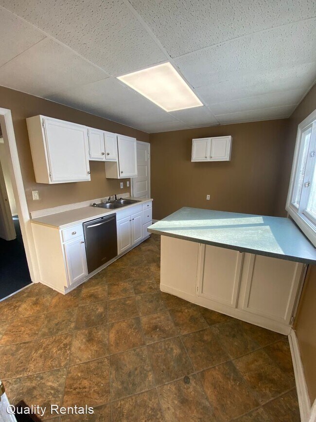 Building Photo - 3 br, 1 bath House - 1119 E 11TH