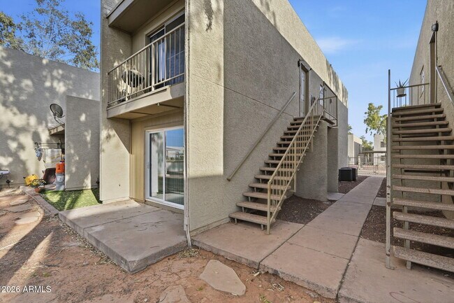 Building Photo - 2844 E Marconi Ave
