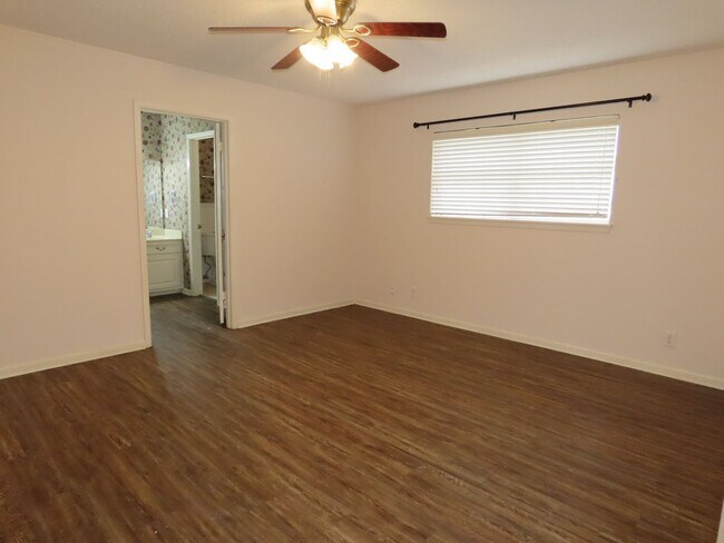 Building Photo - South Tyler! Beautiful 4 Bedroom, 3 Bath House