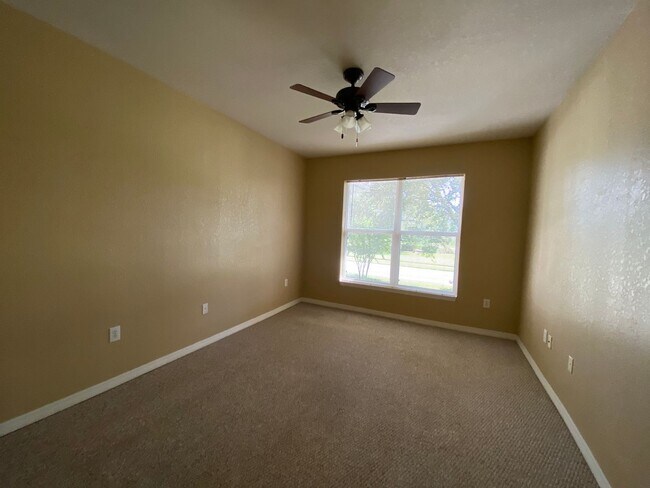Building Photo - 1014 Hemingway Cir