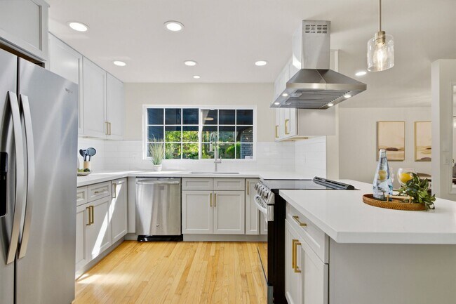 Building Photo - Pet-Friendly Rambler with Modern Updates and Great Layout