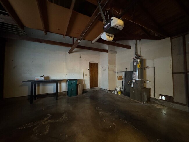 Building Photo - Four Bed, Two Bath Home In North Stockton