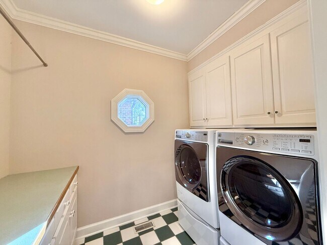 Building Photo - Charming 3BD, 2BA Raleigh Ranch-Style Home in a Quiet Neighborhood Near Crabtree Valley Mall, RDU...