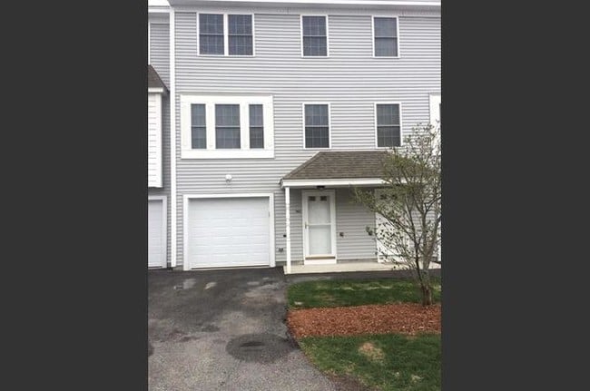 front entrance garage - 41 Boston Rd