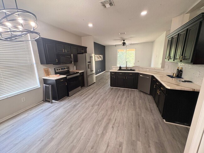 Building Photo - 1118 Dekleva Dr