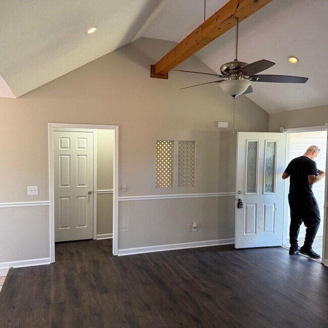 Building Photo - 1551 Ridgemont Dr