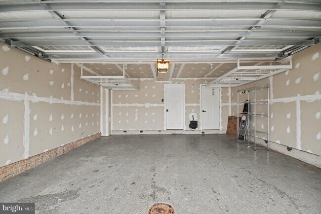 Building Photo - 11398 Willow Green Cir