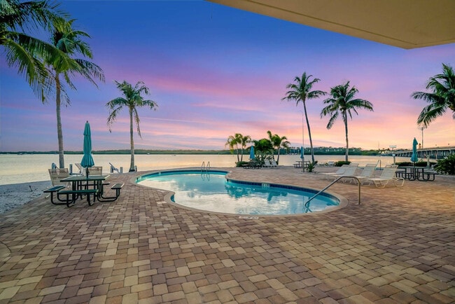 Building Photo - 8800 Bay Pines Blvd