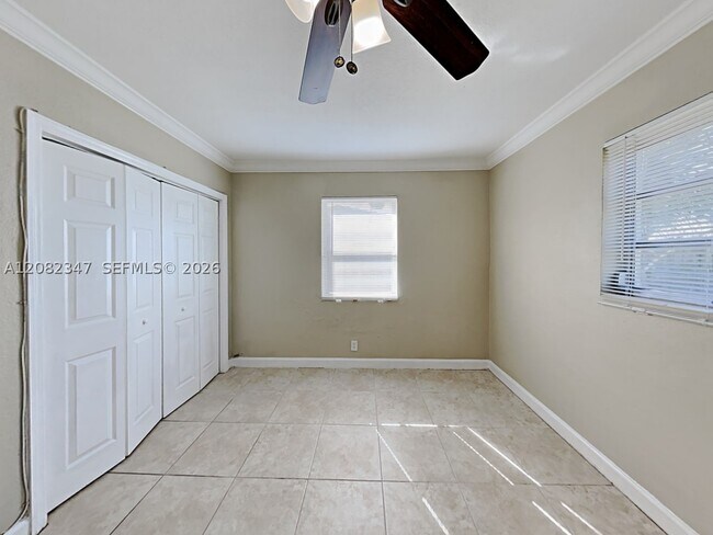 Building Photo - 913 Cochran Dr