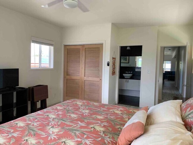 Building Photo - Charming Island Retreat – 3BR/2BA Home A B...