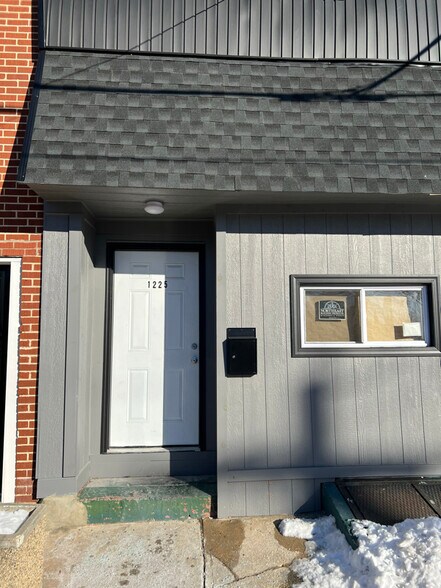 Building Photo - 1225 Belmont Ave