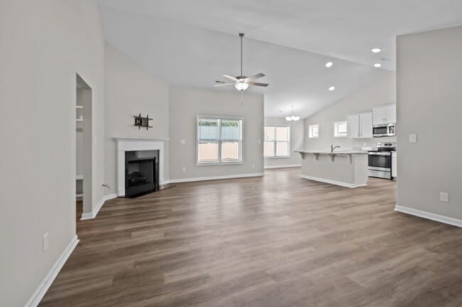 Building Photo - 118 Station Yard Rd