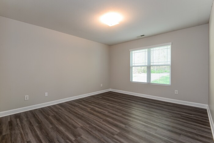 Building Photo - 772 Charleston Dr