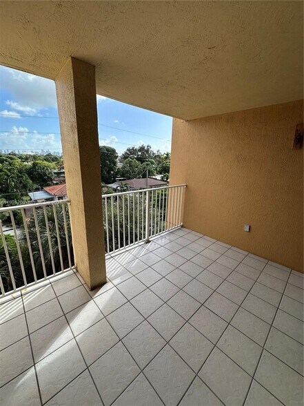 Building Photo - 814 NW 36th Ave